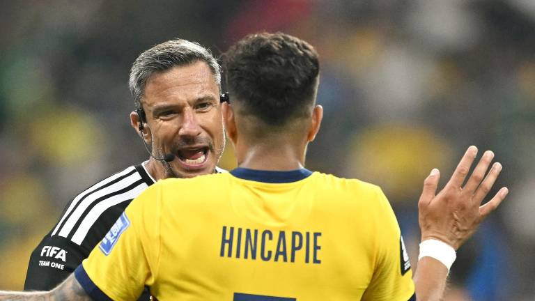 “Me olvidé que no podía taparme la boca”: Piero Hincapié admite su error en la expulsión ante México
