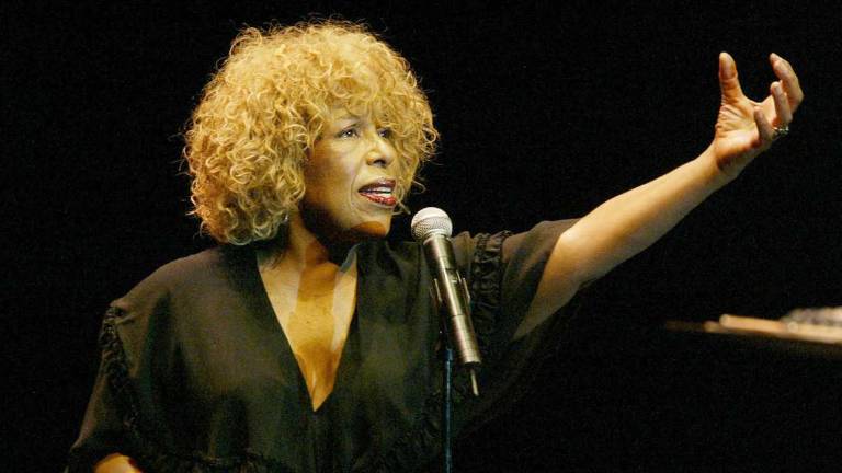 Roberta Flack, la cantante de 'Killing Me Softly', muere a los 88 años