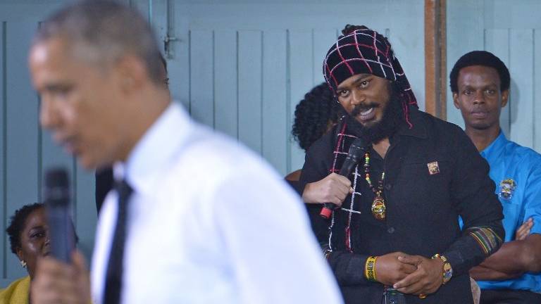 Obama enfrenta preguntas sobre la marihuana de un rastafari en Jamaica