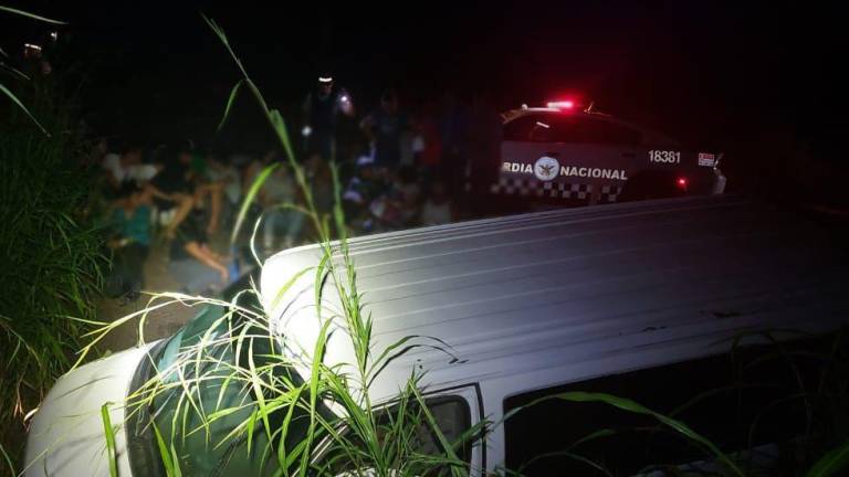 Una camioneta con 27 migrantes ecuatorianos y otras nacionalidades se descarrila en México