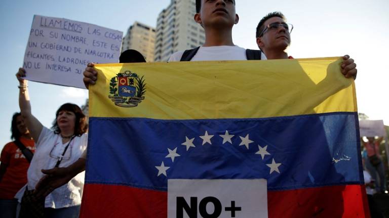 Varios países critican a Maduro, acusado de dar un &quot;golpe de estado&quot;