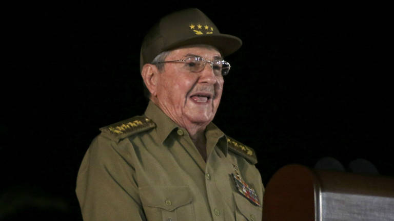 Raúl Castro promete que seguirá la revolución socialista en Cuba