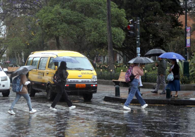$!Fotografía referencial de fuertes lluvias en la ciudad de Cuenca.