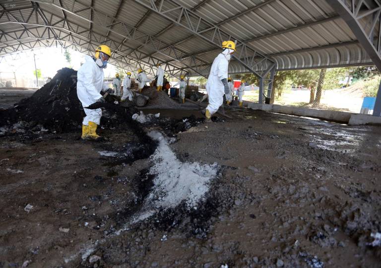 $!Quito (Pichincha), 25 de enero de 2024.-En un esfuerzo continuo por combatir el trÃ¡fico ilÃ­cito de drogas, las autoridades procedieron el dÃ­a de hoy al proceso de encapsulamiento y posterior destrucciÃ³n de 21,5 toneladas de sustancias incautadas en Vinces. FotografÃ­as: Carlos Silva/Presidencia de la RepÃºblica./API/HO