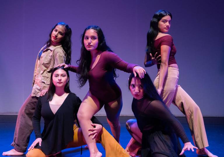 $!Las artistas Dagmar Naranjo, Nadia Shupingahua, Ximena Pacheco, Emilia Burgos y Darla Alarcón, quienes protagonizan el encuentro cultural.