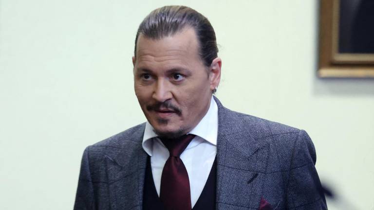 El actor Johnny Depp durante el juicio de difamación que está llevandose a cabo en Estados Unidos en contra de su exesposa Amber Heard. (Photo by Michael REYNOLDS / POOL / AFP)