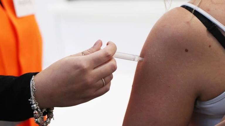 30.000 ecuatorianos serán vacunados contra la COVID-19 en enero