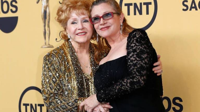 Los familiares de Debbie Reynolds y Carrie Fisher planean funeral conjunto