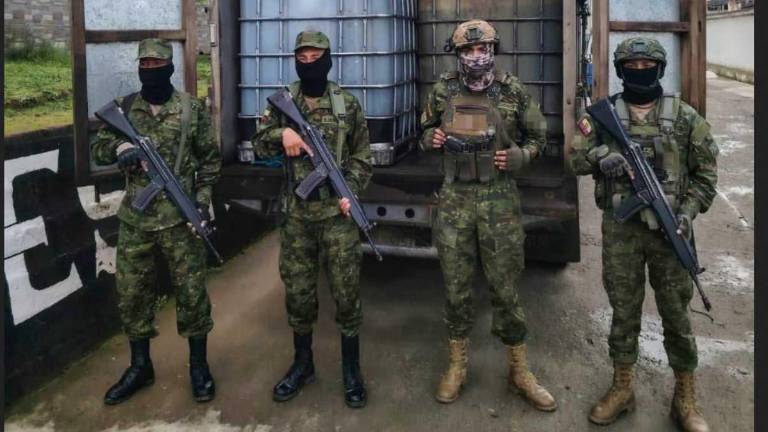 El camión que transportaba diésel fue retenido cerca de la frontera con Perú.