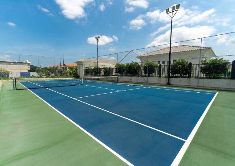 $!Los amenities incluyen varios tipos de canchas para la práctica de diversas disciplinas. En la foto cancha de tenis de Casalaguna.