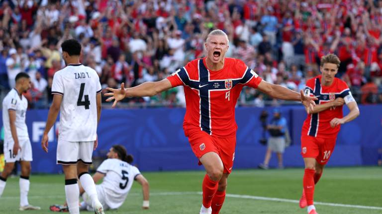 Erling Haaland celebra el primer gol de su equipo durante el partido del Grupo I de la Copa Mundial de la FIFA 2026 entre Irak y Noruega.