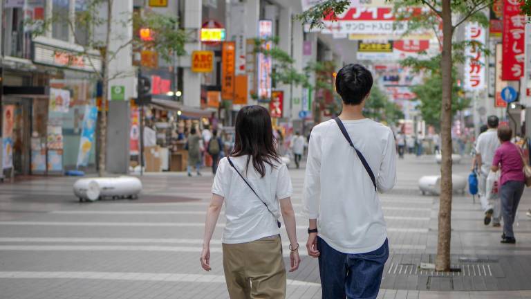 Solteros japoneses cambian las aplicaciones de citas por las cartas de amor