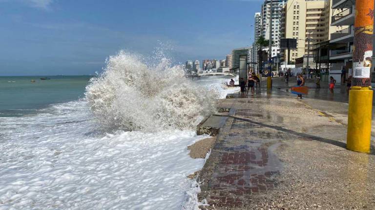 Inocar advierte que la Costa entrará en una fase de aguaje con olas predominantes hasta el 20 de abril