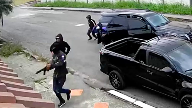 Cinco sujetos intentaron secuestrar a un transportista en Durán.