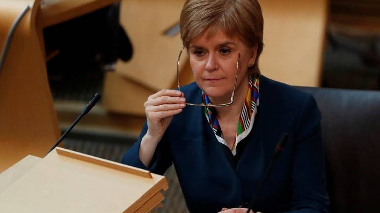 Sturgeon dice que el &quot;brexit&quot; es un &quot;salto hacia la oscuridad&quot;