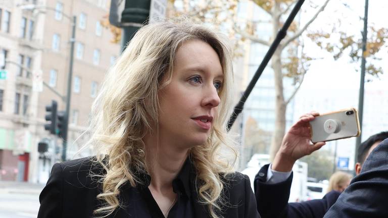 Elizabeth Holmes: el nuevo documental que revela la vida íntima de la exmillonaria condenada por fraude