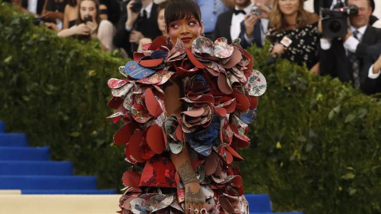 Rihanna destaca en la tradicional cena de gala del Met
