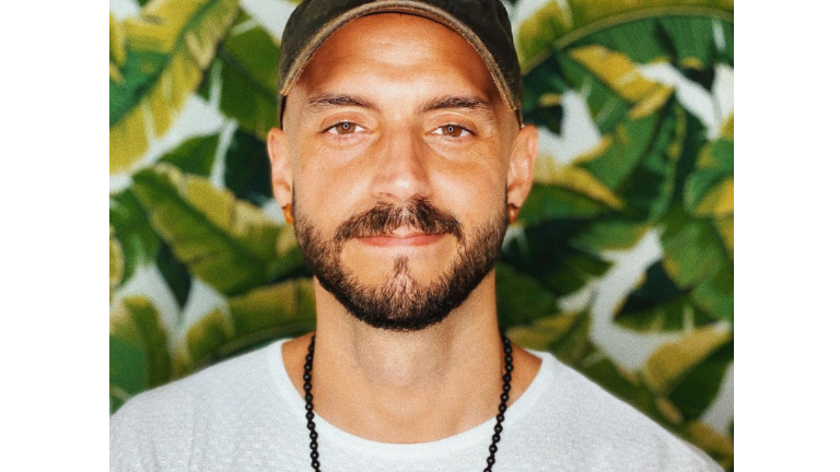 Sie7e estrena vídeo que resalta la divinidad femenina