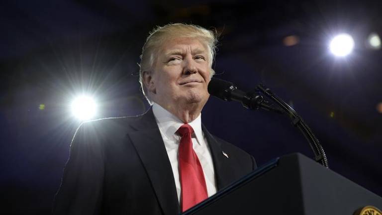 Revista porno ofrece $10 millones por información contra Trump