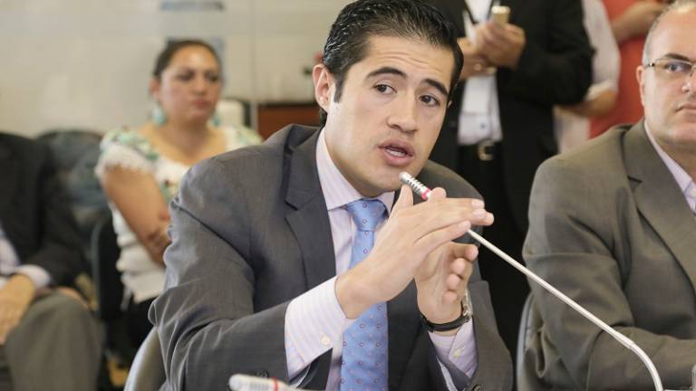 Veto a ley económica busca pulir las reglas macrofiscales