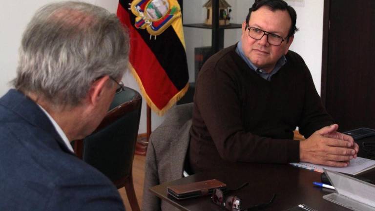 El ministro de Agricultura Bernardo Manzano renuncia a su cargo