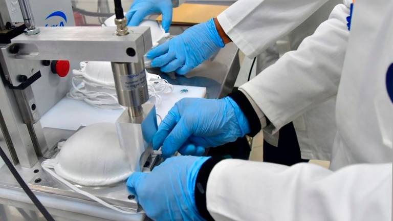 El inventor de la mascarilla N95 suspende su jubilación y regresa a la lucha contra la pandemia