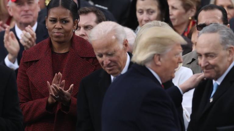 Las caras de Michelle Obama en la investidura de Trump explotan en la Red