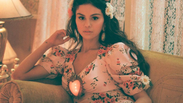 Selena Gómez lanza &quot;De una vez&quot;, tras casi una década sin cantar en español