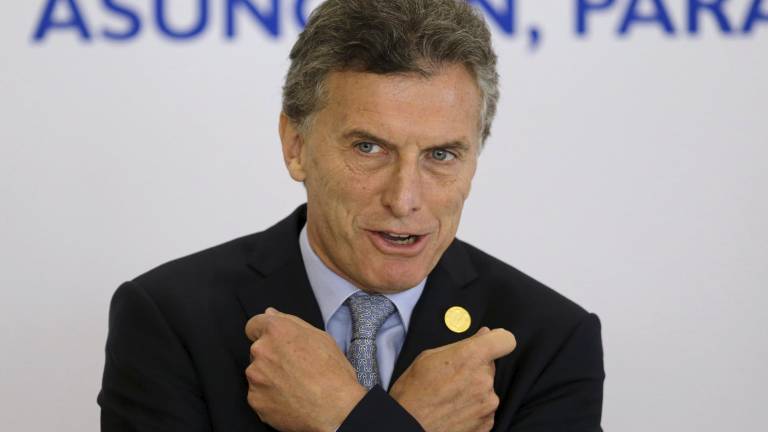Gobierno de Macri dice será severo con revisión de contratos públicos