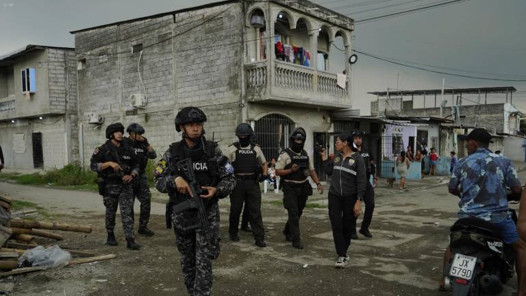 Policía incauta una tonelada de droga en el sur de Guayaquil y detiene a tres personas