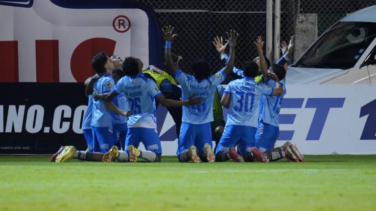 Jugadores de Macará celebrando gol anotado a Barcelona SC en el último partido de la fecha 9 de LigaPro.