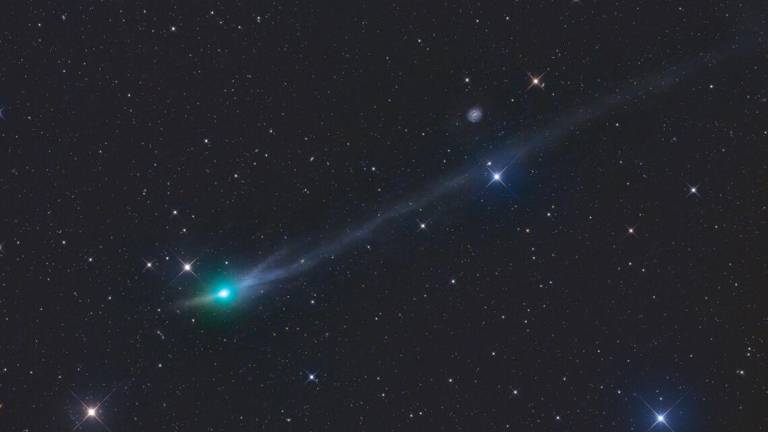 Cometa interestelar desplazándose a gran velocidad a través del Sistema Solar.