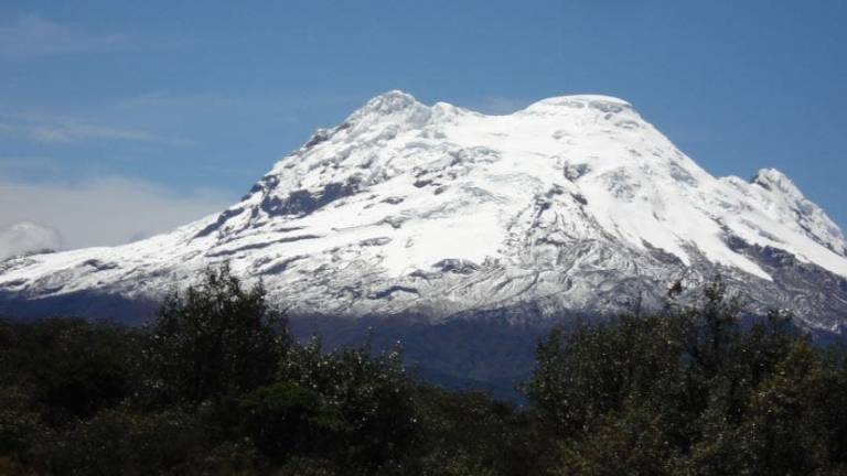 Detectan aumento de actividad sísmica en volcán Cayambe