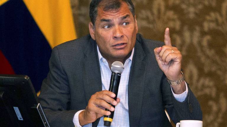 Encuesta revela que la aprobación a Correa baja al 41 %