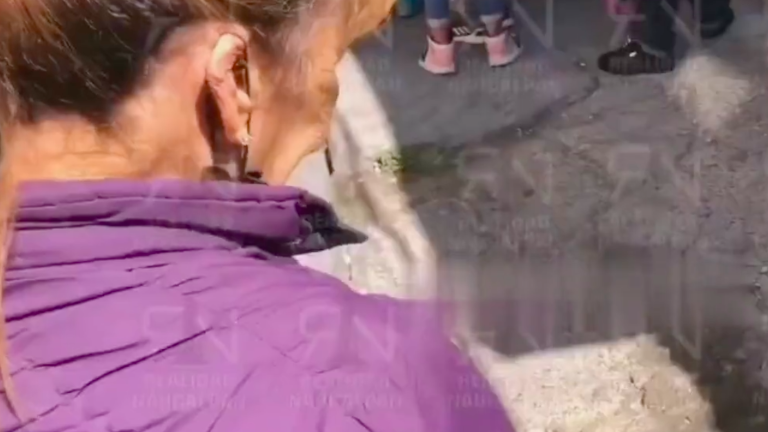 Ya ves hijo mío, por no trabajar: madre le reza a su hijo abatido tras asaltar en el transporte público