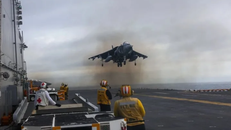 Estados Unidos difunde imágenes de buques de guerra rumbo al Caribe, cerca de Venezuela