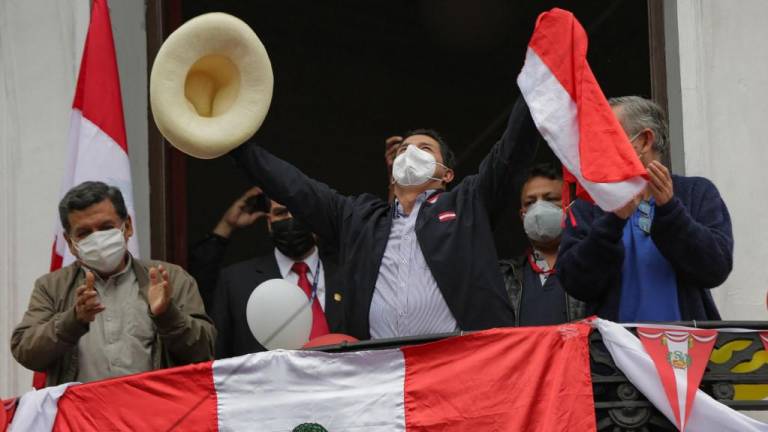 Castillo aventaja a Fujimori, que denuncia indicios de fraude en balotaje en Perú