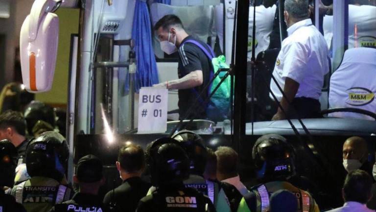 Messi causa euforia al llegar a Guayaquil: ¿cuáles son las posibles alineaciones de Ecuador y Argentina?