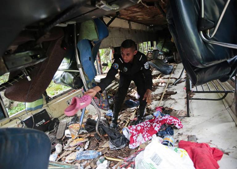 $!La gente gritaba: autobús cae al abismo en Nicaragua y deja 16 muertos, la mayoría venezolanos