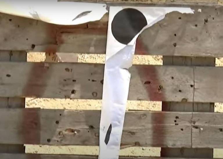 $!Las siluetas con forma humana estaban hechas de papel y se colocaban sobre estructuras de madera, sobre las cuales se puede observar impactos de balas.