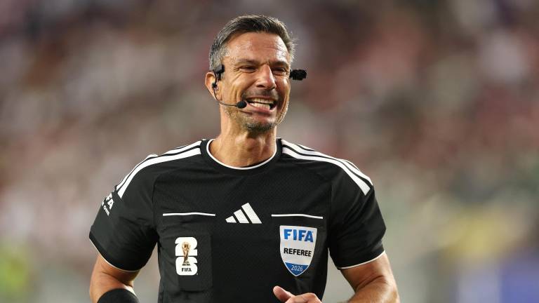Slavko Vinčić en acción durante el partido del Grupo J entre Jordania y Argelia.