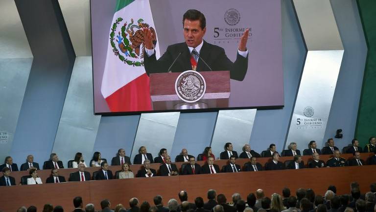 Presidente de México defiende su legado a menos de un año de la elección