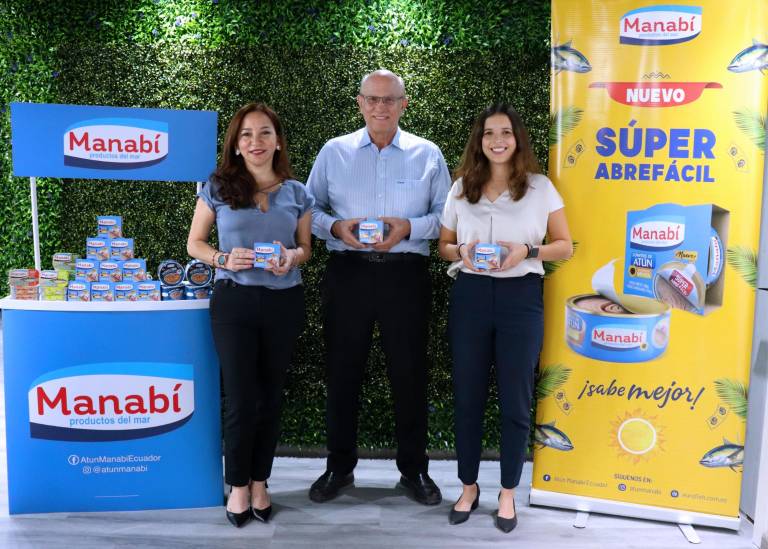 $!Jessica Villao, gerente de Marketing y Ventas Eurofish; Rick Heroux, gerente general de Eurofish y Miranda Perotti, jefa de Marketing Eurofish.