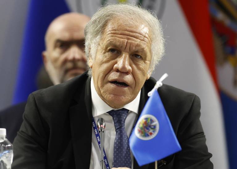 $!El secretario general de la Organización de Estados Americanos (OEA), Jorge Almagro, habla en una sesión del Diálogo de representantes de las organizaciones de la sociedad civil y otros actores este miércoles, durante la 54ª Asamblea General de la OEA, en la sede del Comité Olímpico Paraguayo (COP) en Luque (Paraguay).