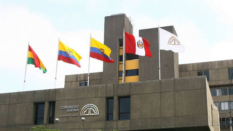 Ecuador plantea medidas ante devaluación de monedas