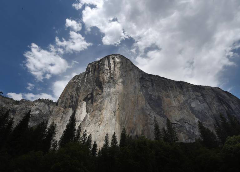 $!El monolito El Capitán en el Parque Nacional Yosemite en California el 4 de junio de 2015.