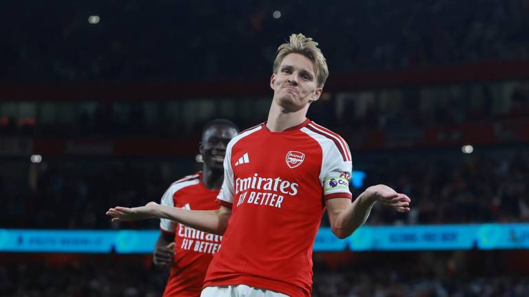 Arsenal vence 3-0 a Coventry City en su debut de Premier League