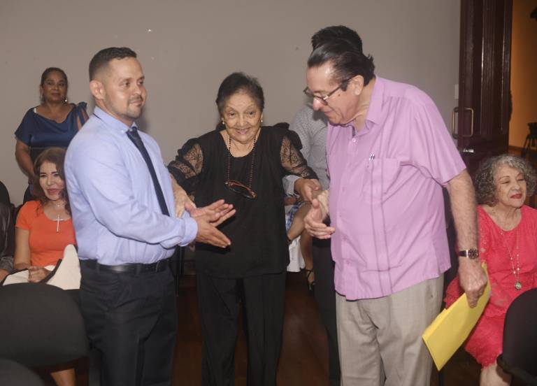 $!Reconocimiento a la trayectoria de la poetisa Piedad Romo-Leroux