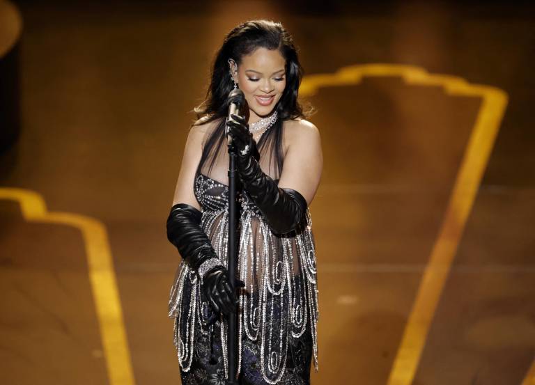 $!Rihanna durante su presentación en la ceremonia número 95 de los Premios de La Academia.