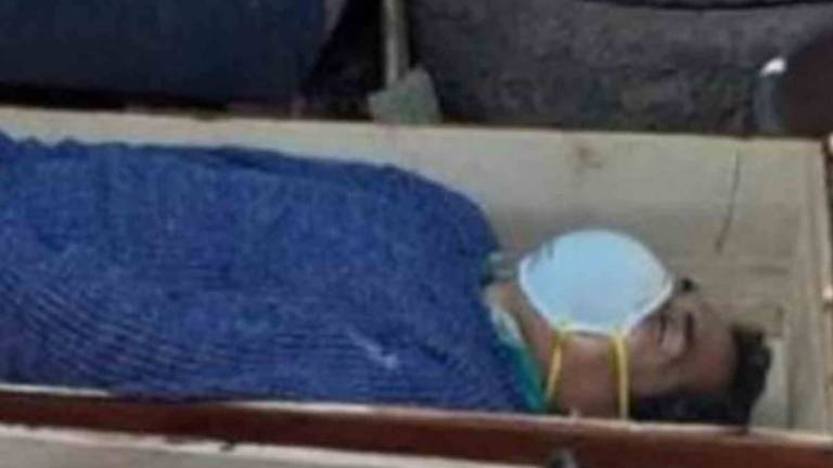 Alcalde de Perú se hace el muerto dentro de un ataúd para no ser detenido, tras violar confinamiento e irse de fiesta